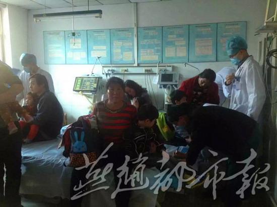 急診室內(nèi)就診的孩子