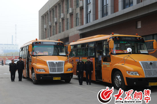 關(guān)注濟(jì)寧公安五項(xiàng)整治--確保校車(chē)安全出行/ 關(guān)注濟(jì)寧公安五項(xiàng)整治--確保校車(chē)安全出行