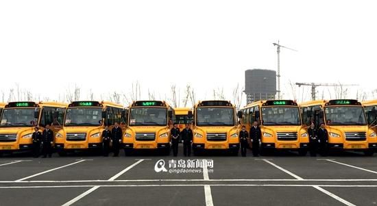校車(chē)覆蓋紅島經(jīng)濟(jì)區(qū) 四千學(xué)生坐上大鼻子