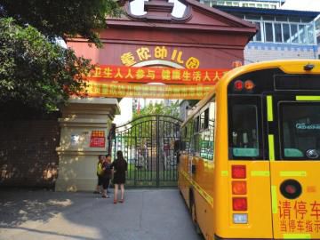 一顆螺絲掛輪胎 校車依舊路上跑 一顆螺絲掛輪胎 校車依舊路上跑
