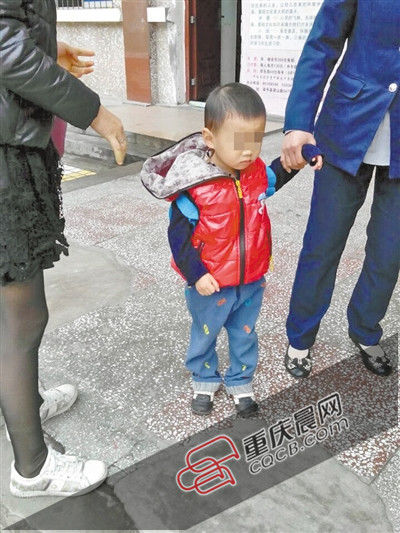 兩歲娃被送錯(cuò)校車 在新幼兒園乖乖上課 兩歲娃被送錯(cuò)校車