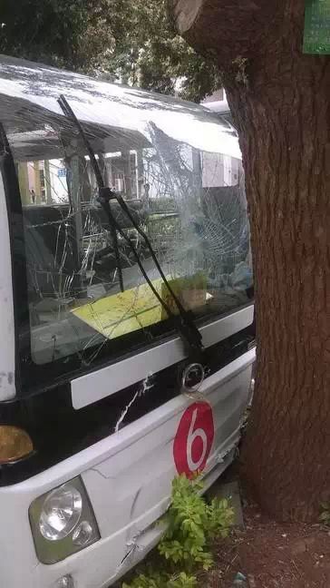 海大環(huán)校車(chē)交通事故全景呈現(xiàn)/ 海大環(huán)校車(chē)交通事故全景呈現(xiàn)