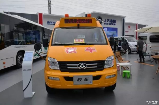 從一張被追尾的校車圖片再談校車安全