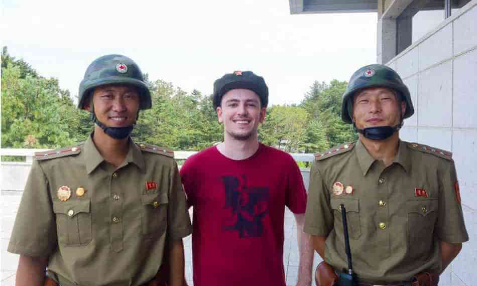 老外游朝鮮時(shí)拍的照片 校車畫面有點(diǎn)驚人