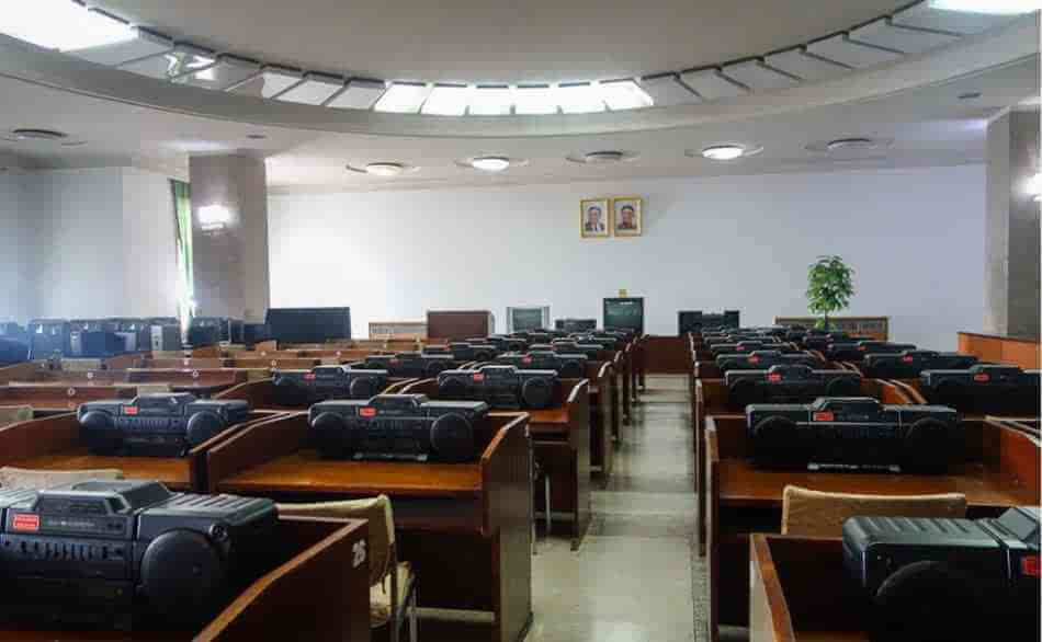 老外游朝鮮時(shí)拍的照片 校車畫面有點(diǎn)驚人