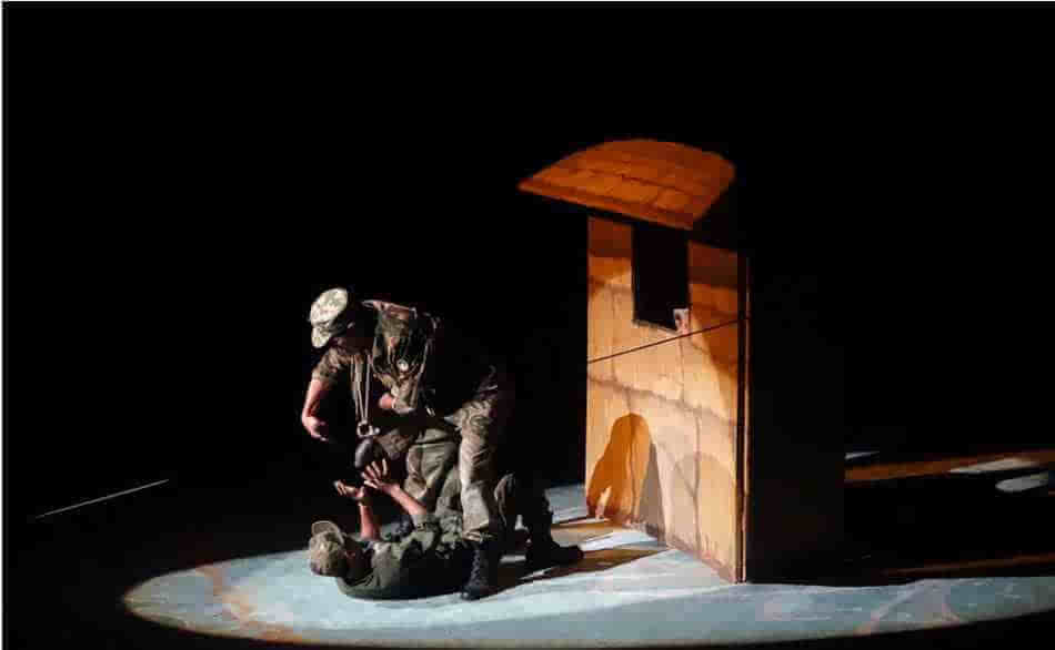 老外游朝鮮時(shí)拍的照片 校車畫面有點(diǎn)驚人