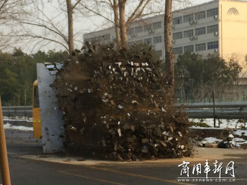 瘋狂校車直面瘋狂測試 宇通表示很淡定 瘋狂校車直面瘋狂測試 宇通表示很淡定