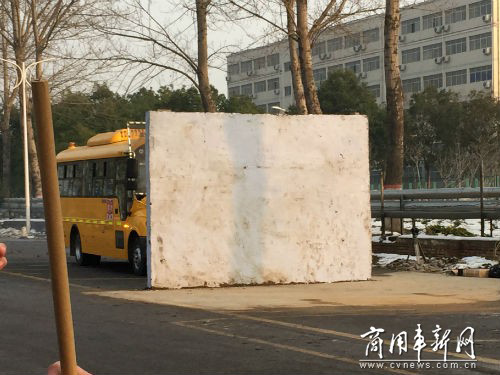 瘋狂校車直面瘋狂測試 宇通表示很淡定 瘋狂校車直面瘋狂測試 宇通表示很淡定