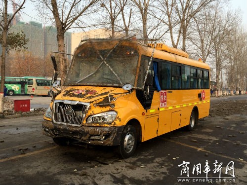 瘋狂校車直面瘋狂測試 宇通表示很淡定 瘋狂校車直面瘋狂測試 宇通表示很淡定