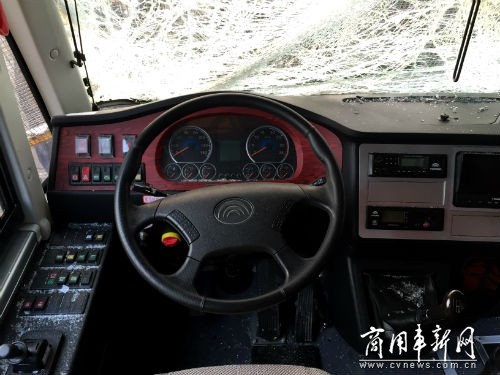 瘋狂校車直面瘋狂測試 宇通表示很淡定 瘋狂校車直面瘋狂測試 宇通表示很淡定