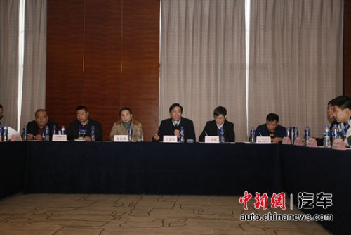 撞擊后能正常開啟車門 宇通校車成功挑戰(zhàn)撞墻測試 撞擊后能正常開啟車門 宇通校車成功挑戰(zhàn)撞墻測試