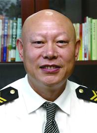 校車阿姨背著腳傷孩子上下學 用真心溫暖學生 校車阿姨背著腳傷孩子上下學 用真心溫暖學生