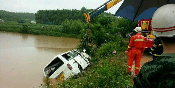不完全統(tǒng)計顯示：校車事故4年43起 多個家庭支離破碎