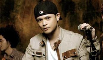 華農(nóng)一校車司機(jī)貌似明星側(cè)田 微博有7000多名粉絲