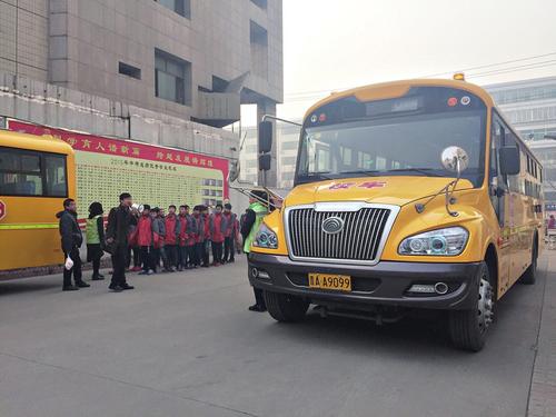 “袋鼠行動(dòng)”全力護(hù)航校車(chē)安全——山西童華陽(yáng)光校車(chē)公司舉辦“校車(chē)安全大講堂” “袋鼠行動(dòng)”全力護(hù)航校車(chē)安全——山西童華陽(yáng)光校車(chē)公司舉辦“校車(chē)安全大講堂”