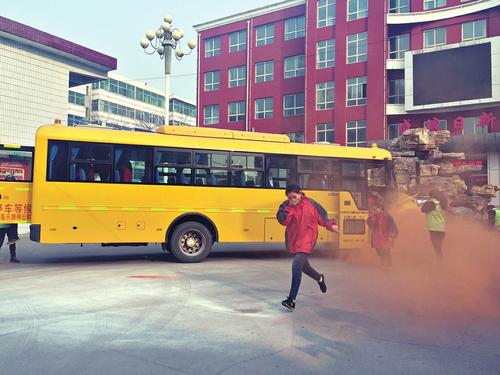 “袋鼠行動(dòng)”全力護(hù)航校車(chē)安全——山西童華陽(yáng)光校車(chē)公司舉辦“校車(chē)安全大講堂” “袋鼠行動(dòng)”全力護(hù)航校車(chē)安全——山西童華陽(yáng)光校車(chē)公司舉辦“校車(chē)安全大講堂”