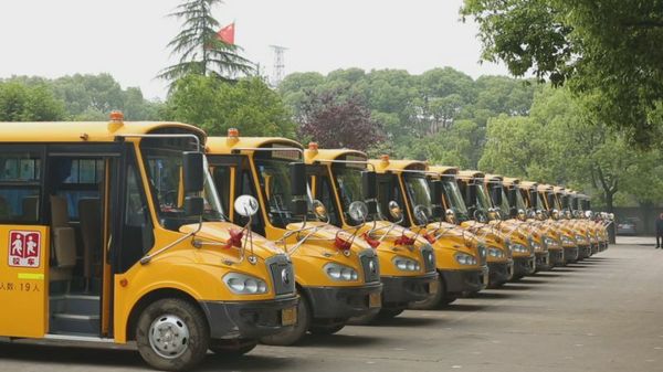 宇通校車安全大講堂湖南常德開(kāi)講/ 宇通校車安全大講堂湖南常德開(kāi)講