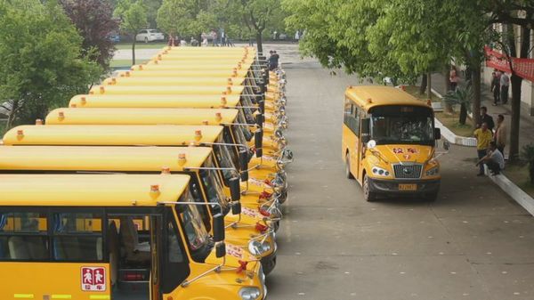 宇通校車安全大講堂湖南常德開(kāi)講/ 宇通校車安全大講堂湖南常德開(kāi)講