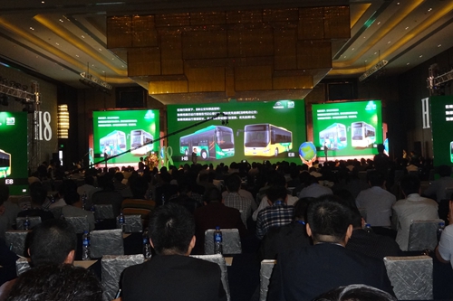 宇通H8插電式混動公交車重磅發(fā)布/ 宇通H8插電式混動公交車重磅發(fā)布