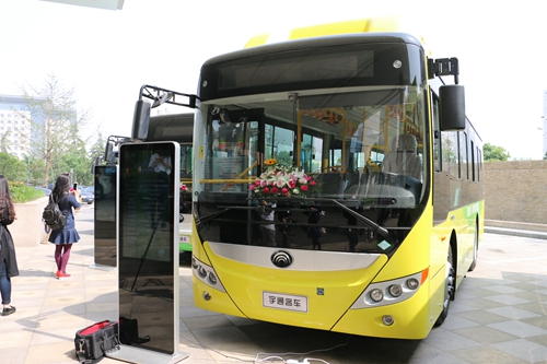 宇通H8插電式混動公交車重磅發(fā)布/ 宇通H8插電式混動公交車重磅發(fā)布
