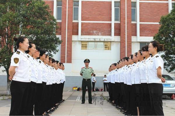 校車司機(jī)暑期練兵，快速應(yīng)對(duì)突發(fā)事件