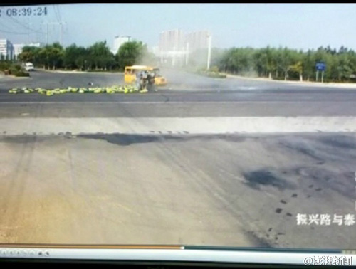 商丘一幼兒園校車(chē)發(fā)生車(chē)禍致6死28傷