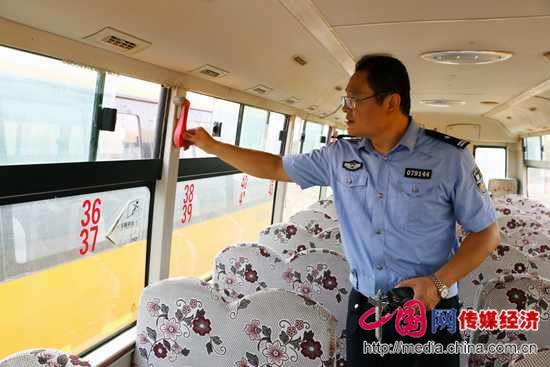 山東臨沂臨港區(qū):嚴把校車安全關(guān) 山東臨沂臨港區(qū):嚴把校車安全關(guān)