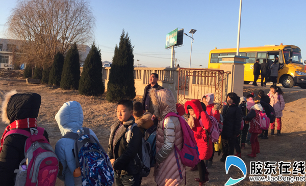 校車開到各村頭 村民告別騎車送孩子歷史