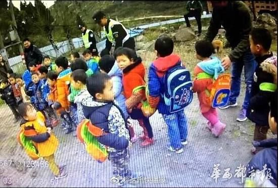 準載18人裝36人 四川達州一幼兒園校車駕駛員被刑拘 準載18人裝36人 四川達州一幼兒園校車駕駛員被刑拘