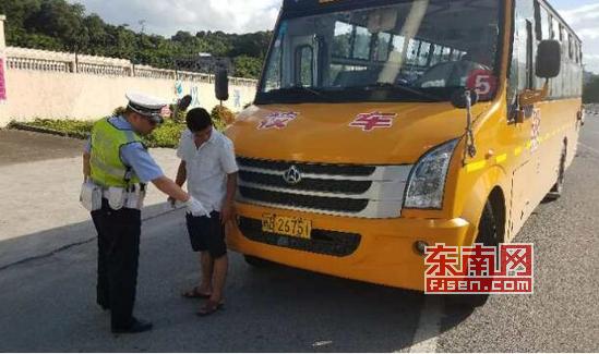 莆田：校車未按規(guī)定線路行駛 駕駛員被罰200元扣2分