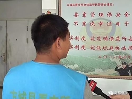 河南方城一黑校車超員100% 司機醉駕拒絕接受檢查 河南方城一黑校車超員100% 司機醉駕拒絕接受檢查