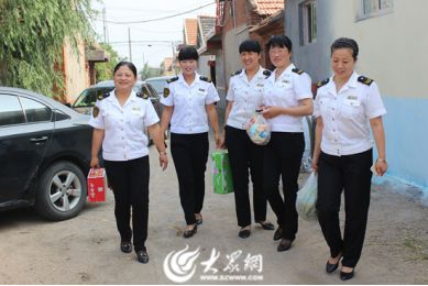 五年如一日 萊西交運(yùn)校車“五朵金花”心念孤殘女孩