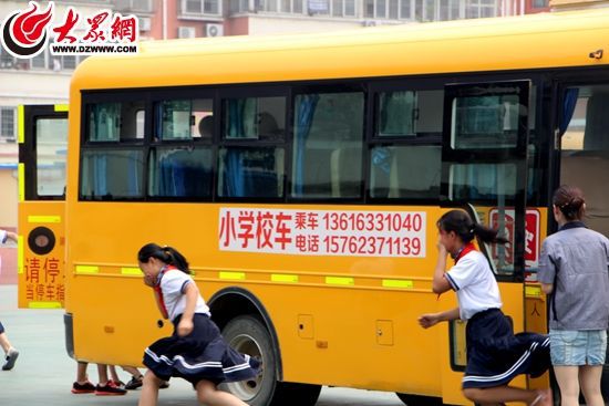 保障校車安全！莒縣舉行校車安全知識培訓(xùn)演練