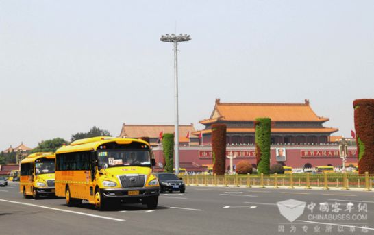 為畢業(yè)季添彩，加拿大國際學(xué)校再購百輛宇通校車