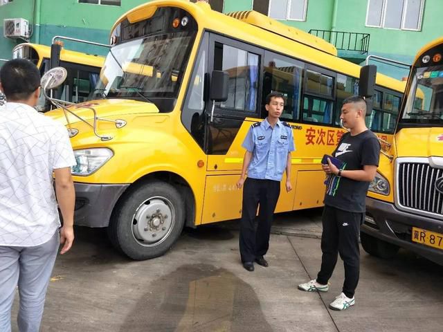 嚴(yán)查校車保安全，廊坊交警一直在路上！