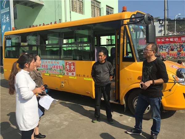 新昌育蕾學校校車上響起歡樂歌聲/ 新昌育蕾學校校車上響起歡樂歌聲