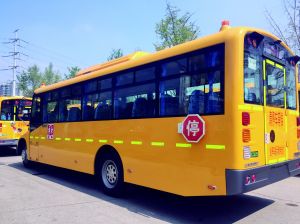 “長鼻王”校車來啦 化身“變形金剛”助力學(xué)生安全行 “長鼻王”校車來啦 化身“變形金剛”助力學(xué)生安全行