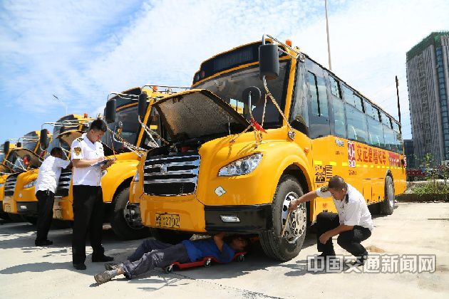 《校車(chē)安全運(yùn)營(yíng)條例》施行五載，專業(yè)校車(chē)運(yùn)營(yíng)探索中艱難向前