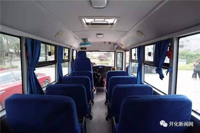 “長鼻子”新校車登陸浙江開化 “長鼻子”新校車登陸浙江開化