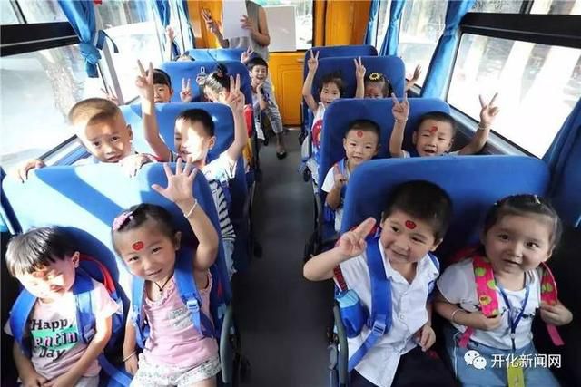 “長鼻子”新校車登陸浙江開化 “長鼻子”新校車登陸浙江開化