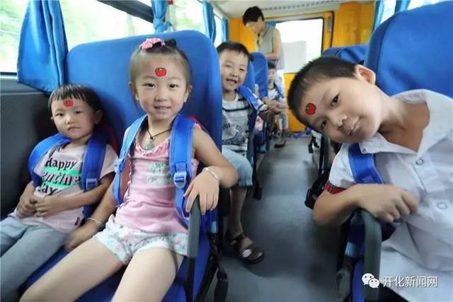 “長鼻子”新校車登陸浙江開化 “長鼻子”新校車登陸浙江開化