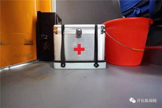 “長鼻子”新校車登陸浙江開化 “長鼻子”新校車登陸浙江開化