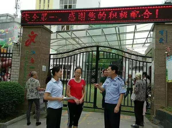 陜西漢濱交警大隊(duì)走進(jìn)轄區(qū)各幼兒園開展秋季校車安全檢查