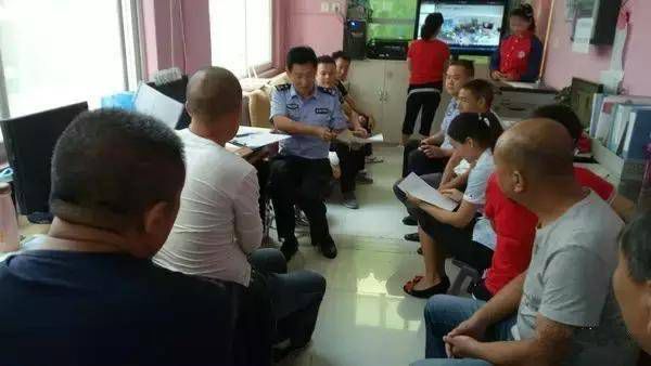 陜西漢濱交警大隊(duì)走進(jìn)轄區(qū)各幼兒園開展秋季校車安全檢查