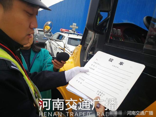 鄭州一幼兒園黑車接送孩子 司機無資質(zhì) 鄭州一幼兒園黑車接送孩子 司機無資質(zhì)