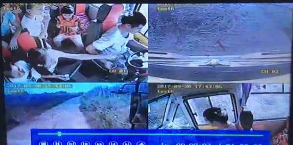 4歲男孩被校車撞上不幸身亡！出事時司機懷里竟抱著一個人……行車記錄儀還原現(xiàn)場！