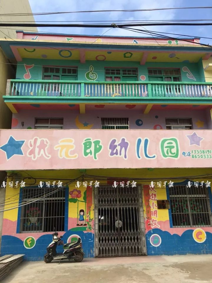 4歲男孩被校車撞上不幸身亡！出事時司機懷里竟抱著一個人……行車記錄儀還原現(xiàn)場！