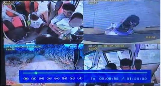 4歲男孩被校車撞上不幸身亡！出事時司機懷里竟抱著一個人……行車記錄儀還原現(xiàn)場！