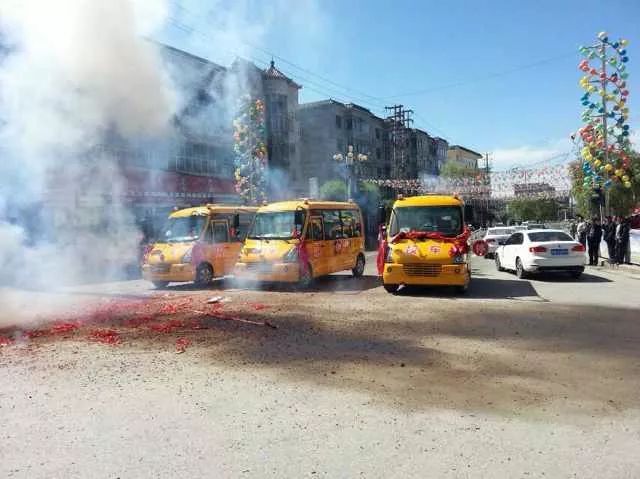 在農(nóng)村，校車已不僅僅是校車