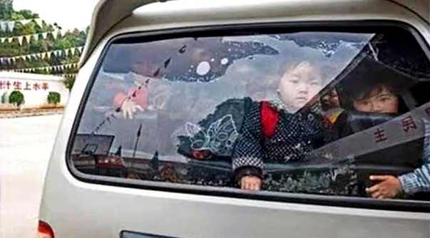 為人父母的你們，看到這樣的校車，還會安心讓孩子去讀書嗎